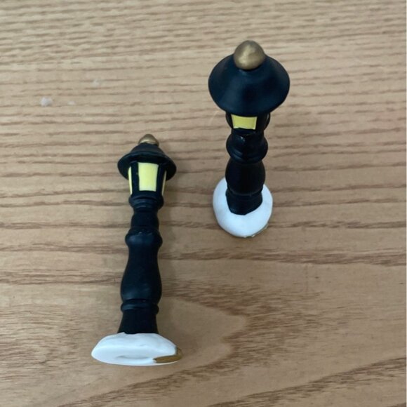 Vintage Christmas Village Accessories Trees and Lamp Posts Hand Painted Ceramic - Picture 4 of 6